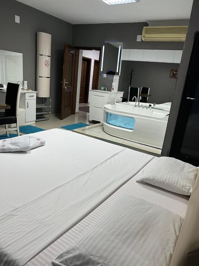 Family White Hotel Gjilan Экстерьер фото