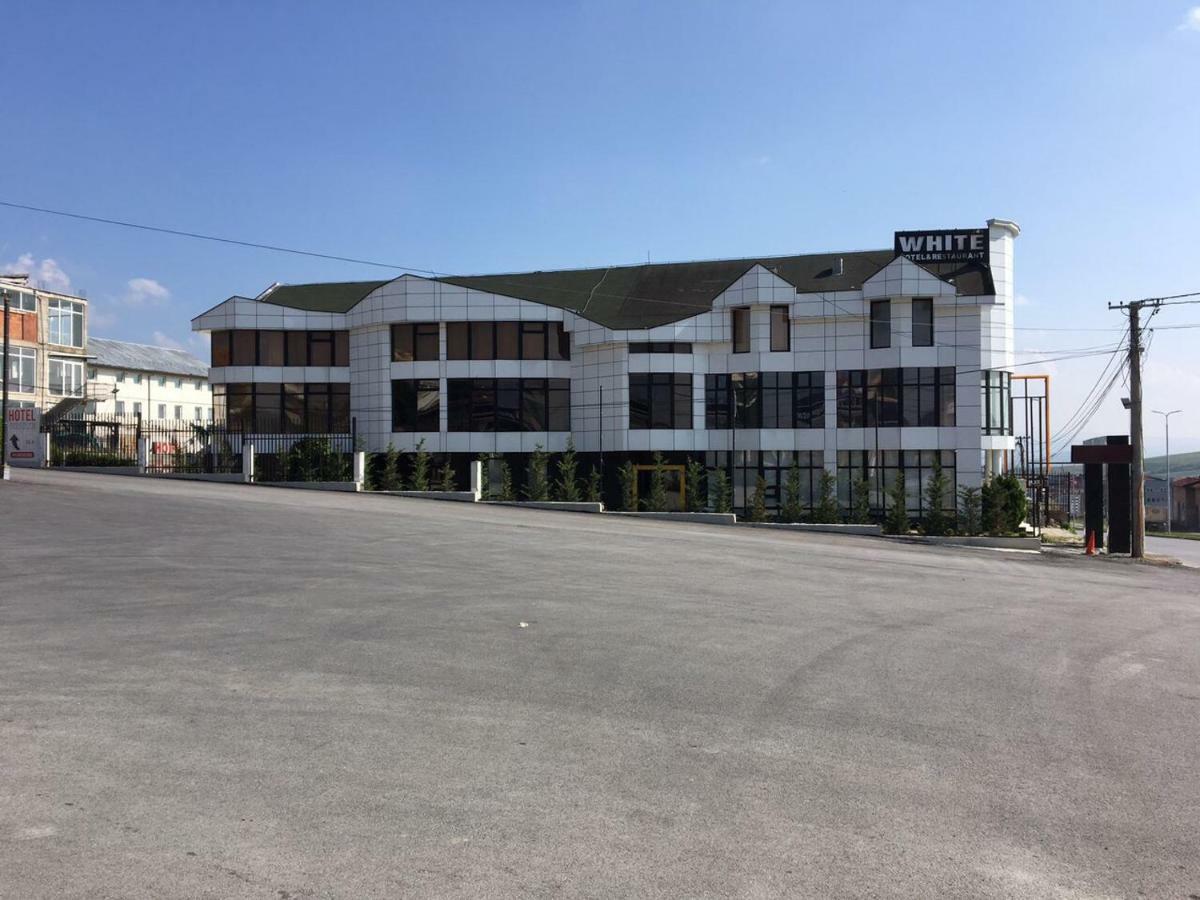 Family White Hotel Gjilan Экстерьер фото