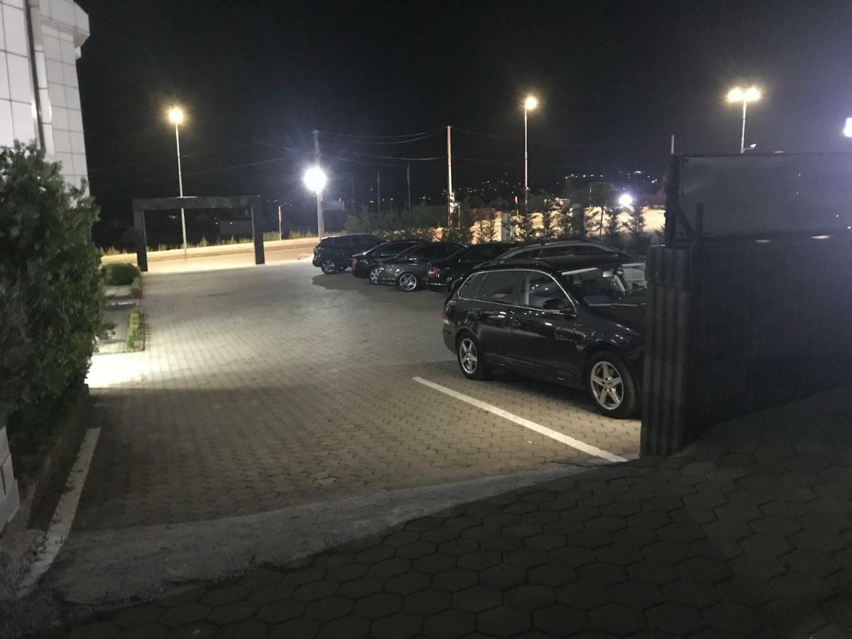 Family White Hotel Gjilan Экстерьер фото