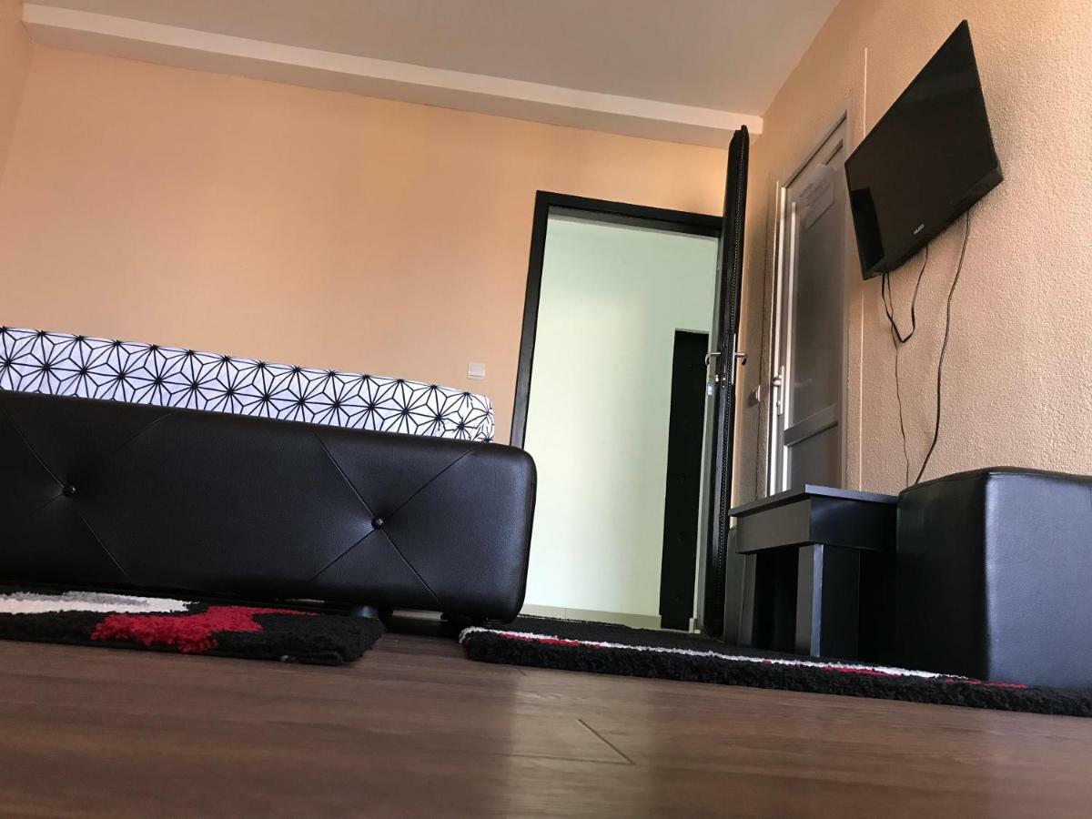 Family White Hotel Gjilan Экстерьер фото