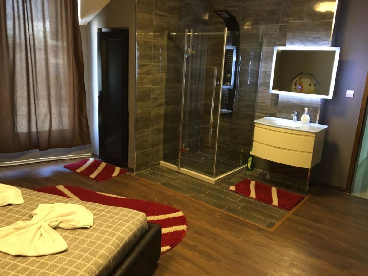 Family White Hotel Gjilan Экстерьер фото