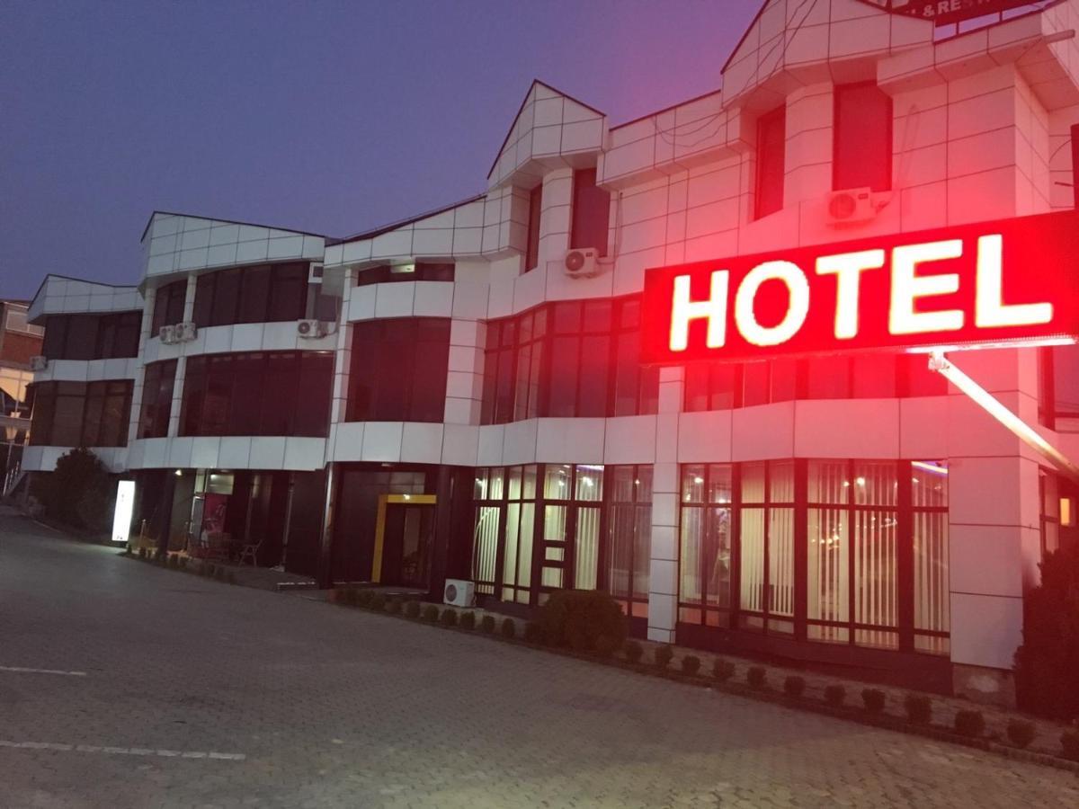 Family White Hotel Gjilan Экстерьер фото